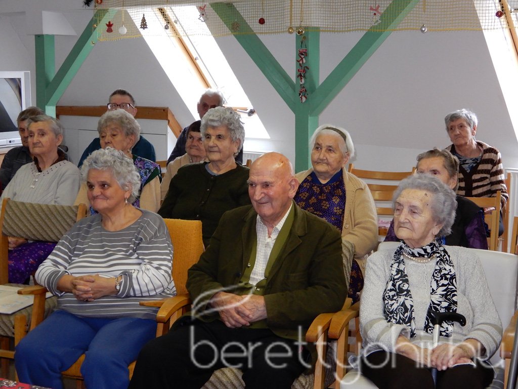 Mesét kaptak ajándékba 09